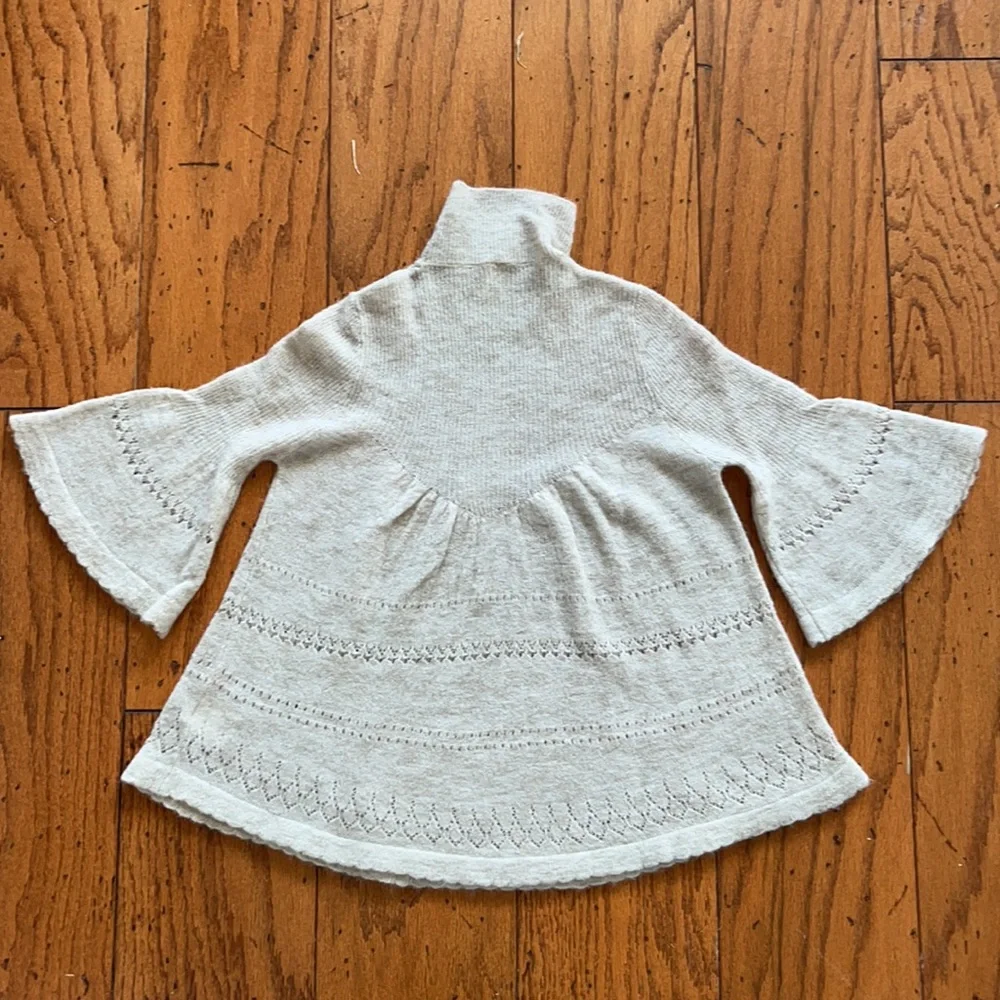 Never worn, XS adorable, feminine sweater from Antnro! - Picture 5 of 6